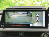 後方確認をサポートするモニターは、安全な運転に貢献します。狭い道や駐車時にも、より安心感を持って運転できます。