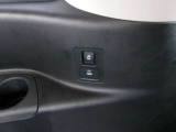 こちらにも、オートスライドドアの開閉スイッチがあります。押すだけですので、ラクに開閉できますね☆ USBポートもあります♪