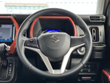 握りやすいステアリングは、運転操作を快適にします。程よい太さで握りやすく、スムーズな操縦をサポートします。