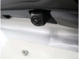 バックモニター付なので後退時に後方が見えるので安心。 車は構造上、死角がたくさんなので万が一を考えると必須ですね。 あくまで補助の為の装備、バックは目視で確認する事が重要ですよ。