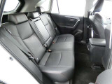 ゆとりある広々とした車内空間は、ドライブを始め買い物やレジャーなど、幅広く活躍します。一人でもみんなとでもお出かけを楽しみましょう!