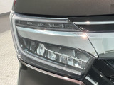 LEDヘッドライトは、点灯の瞬間から最大光量を発揮し、突然暗くなるトンネルなどでの安定感を高めます。