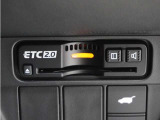 ◆ETC2.0装着◆進化したドライブ体験。料金収受システムだけだったETCが生まれ変わって、高速道路を賢く使うETC2.0に進化しました。多彩な情報サービスが便利で快適なドライブ体験を提供します。
