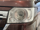 LEDヘッドライトは、点灯の瞬間から最大光量を発揮し、突然暗くなるトンネルなどでの安定感を高めます。