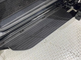 【電動サイドステップ】車高の高いお車でも、これがあれば小さいお子様の乗り降りも楽々♪スライドドアと連動して作動する為、煩わしい操作は不要です!