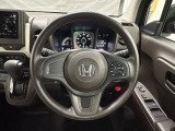 ハンドルにHondaセンシング系のクルーズコントロールやレーンキープアシストなどのスイッチと、オーディオの操作スイッチが装備されています。ハンドルから手を離さず安全に操作できます。