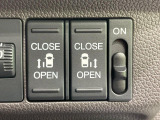 【両側パワースライドドア】スマートキーや運転席のスイッチで後席両側スライドドアの開閉が可能♪電動だから力を入れてドアを開ける必要が無く、小さなお子様でも簡単に開け閉めでき快適です♪