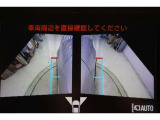 左右側面カラーモニターも装備。駐車枠や隣のクルマなど周囲との位置関係がよくわかり、駐車しやすいですよ。運転席からは目視できない助手席側の側面も見えますので、路肩に幅寄せする際なども安心です。