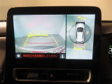車両を上から見たような映像をナビ画面に表示するパノラミックビューモニター。運転席からの目視だけでは見にくい、車両周辺の状況をリアルタイムでしっかり確認できます