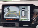 【全周囲モニター】フロント+サイド+バックにカメラが装着されています。車庫入れが苦手な方もこれがあれば安心ですね。