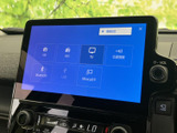 多彩な機能を一台に集約したオーディオ画面です。FM/AMラジオに加え、BluetoothやUSB接続で音楽も楽しめます。テレビ機能も搭載で、停車中に快適な時間を過ごせます。
