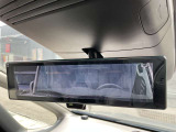 【インテリジェントルームミラー】 車両後方のカメラ映像がミラーに映るので、乗員や荷物が多くても安心♪夜間や悪天候の日でもクリアな映像で視界良好です◎
