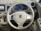 インテリアに合わせたデザインのステアリングは、運転される方のことも考え、運転しやすい形状、大きさです。是非一度、実際に触ってお確かめください。