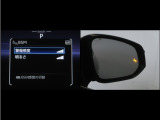 隣車線を走る車両をレーダーで検知し、ドアミラーでは確認しにくい後側方エリアに存在する車両に加え、急接近してくる車両も検知します。車両を検知するとドアミラーに搭載されたLEDインジケーターが点灯します。