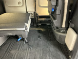 後席シートアレンジで荷室が広々空間になります。