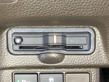 ハンドルの左下にETCがついています。高速道路の料金所の通過も楽々です。 カードの取り出しもしやすい場所についています。