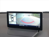 360度モニター搭載車ですので、低速時での不安を解消してくれます。この写真は右側はバックカメラですが、前進時にはフロントカメラにもなりますので歩行者や縁石なども確認することが可能です。