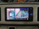 パノラミックビューモニター搭載。カメラで車両周囲の状況を映し出すため、狭い場所での駐車などに役立ちます。