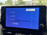 お好みの音楽やラジオをクリアな音質でお楽しみいただけます。多様なソースに対応し、長距離ドライブも飽きさせません。快適な車内空間を演出します。