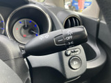 操作しやすい位置に配置されたウインカーレバー。スムーズな操作で、安全な車線変更をサポートします。直感的に操作できますね。