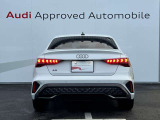 Audiのテールライトは、スタイリッシュで洗練されたデザインが特徴で、多くのモデルでLEDテールライトを採用しております。また、テールライトには動的ウィンカー機能が搭載されているモデルもあります