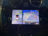 上からまる見え!アラウンドビューモニターの画像です。純正ナビに映してあります。お車を真上から見たような映像をミラーやナビ画面に映し出す事によって、車両の周囲を確認し、駐車時や発進時の運転をサポート。
