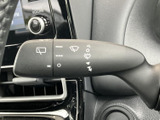 雨天時でもクリアな視界を確保できるワイパーレバーは、安全運転をサポートします。操作も簡単に行えます。