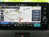 運転席からの操作も容易な位置に配置されたナビ・オーディオ。快適なドライブをサポートする情報と、お気に入りの音楽を楽しめます。
