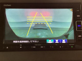 バックでの車庫入れも安心です! リアカメラが付いているバックモニター付のナビを装備しております。操作線もついており距離感も画面から確認できます。