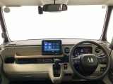 フロントガラスが大きく、ワイドな視界で運転もしやすくなるように設定されています。