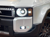 【LEDヘッドライト】悪天候や夜間走行時も良好な視界を確保し安心して運転できる高輝度LEDヘッドライトを装備!点灯速度が早く、消費電力も抑えられています。