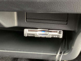 ETCももちろん搭載。いちいち料金所で停車する必要なんて当然ないです。スムーズにストレスなくドライブをお楽しみください。(※支払総額にセットアップ費用は含まれておりません。)