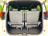普段のお買い物や通勤、送迎等に十分な荷室スペースを確保しております。セカンドシートを倒すと、大きな荷物の積載も可能です♪