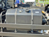 燃料タンクは300Lです。