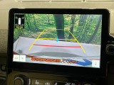 【バックカメラ】駐車時に後方がリアルタイム映像で確認できます。大型商業施設や立体駐車場での駐車時や、夜間のバック時に大活躍!運転スキルに関わらず、今や必須となった装備のひとつです!