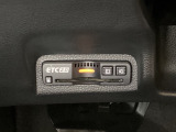 ハンドルの左下にETC2.0がついています。高速道路の料金所の通過も楽々です。カードの取り出しもしやすい場所についています。