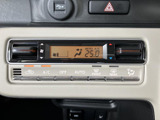 後方の状況を画面で確認できるので、狭い場所での駐車や車庫入れが格段に楽になります。安全確認をサポート。