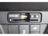 ETC2.0の車載機搭載です!!ETCカードを挿入すれば料金所はノンストップで通過できます。ETC限定の割引や、高速道路の情報提供サービスを利用できます♪