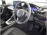 見通しのよいすっきりとした視界で、誰でも運転しやすいです。運転のしやすさは疲れにくさにも繋がりますよ♪