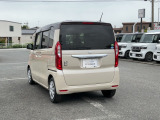 雨の日は中古車は選びにくいですよね。でも当店なら安心です。電話予約を頂ければ屋根下へ移動させて頂きます。雨でもじっくりご検討いただけます。