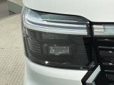 LEDヘッドライトは、点灯の瞬間から最大光量を発揮し、突然暗くなるトンネルなどでの安定感を高めます。