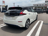 R2年式 リーフ XVセレクション ブリリアントホワイトパール/スーパーブラックのお車が入荷しました☆