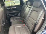 運転席からの眺めは良好。見やすいメーター類と操作しやすいスイッチ類が、快適なドライビングをサポートします。安全運転をサポートします。