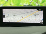 わかりやすい表示で、初めての道も安心。周辺施設や交通情報も確認でき、スムーズな移動をサポートします。
