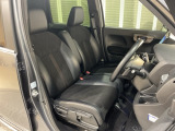 乗降がしやすい運転席。高さが調節できて小柄な方でも運転しやすいポジションをとることができます。