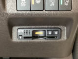 ハンドルの右下にETCがついています。高速道路の料金所の通過も楽々です!。カードの取り出しもしやすい場所についています。