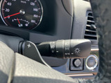 操作しやすいウインカーレバーで、安全な車線変更をサポート。スムーズな操作感で、運転の信頼性を高めます。