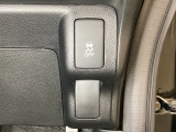 VSA装備車です。VSAはドライバーの操作と車の動きを見守っています。もし車の挙動が乱れたとき、4輪別々にブレーキをかけたり、エンジンパワーをしぼることによって車を安定させます。