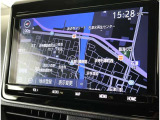 純正ナビを装備。タッチパネル式で使いやすく、お出かけもラクラクです。