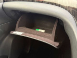 車検証などが収納できるグローブボックスも完備!